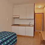 Apartment Sea - *